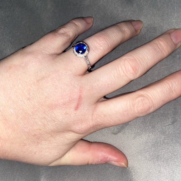 Ladies size 7 silver, cubic zirconia with halo setting and CZ’s along the sides - Picture 6 of 7